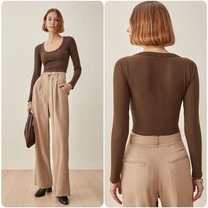 Reformation Paige Ribbed Knit Scoop Neck Long Sleeve Top in Cafe | Medium